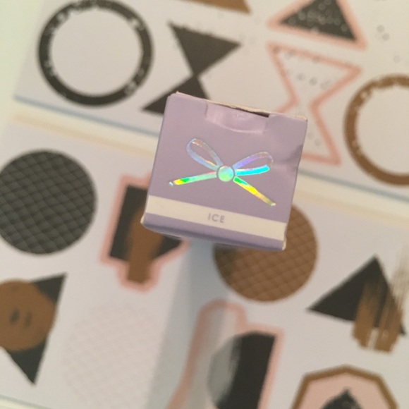 🆕 Ciate London Creme Eyeshadow in Ice - Picture 3 of 6